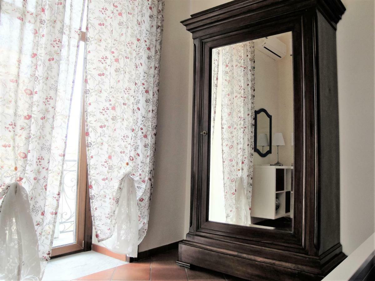 Umberto I Holiday House Napoli Bagian luar foto